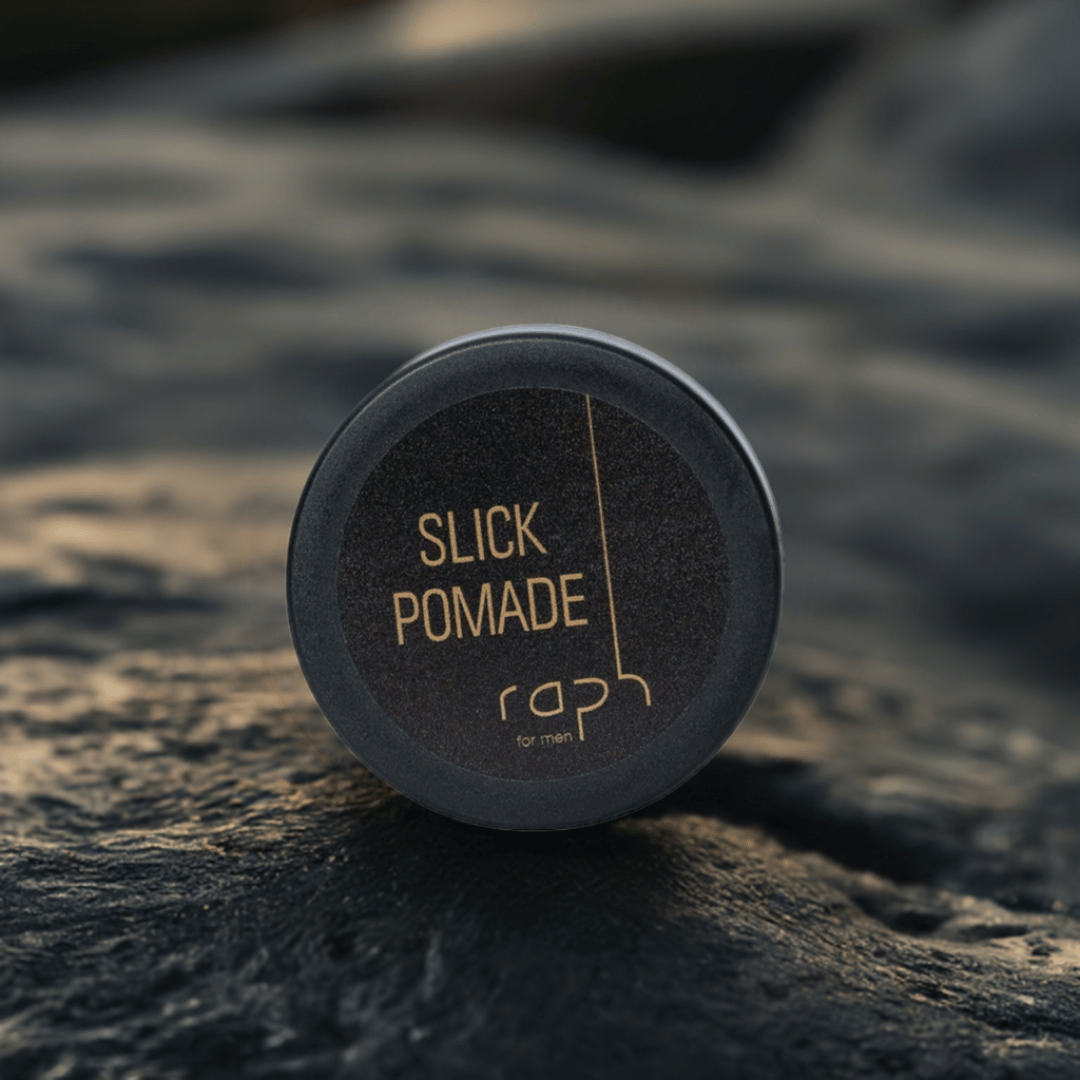 raph for men Slick Pomade 100g für natürlichen Glanz, starken Halt und Pflege mit Sheabutter, Moodbild.